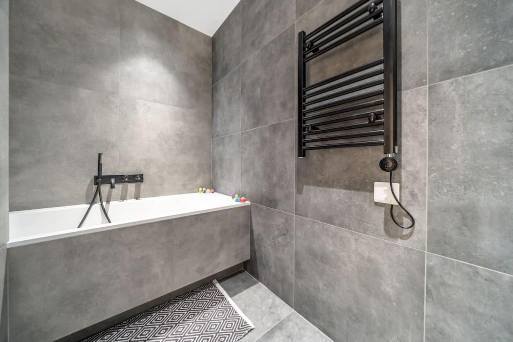 Trendy 2 Bedroom 2 Bathroom Apartment Minutes From Seafront In St Leonard'S Hastings St Leonards-on-Sea Buitenkant foto